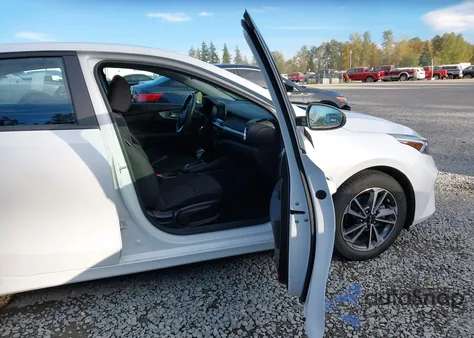 2023 Kia Forte Lxs z USA, uszkodzony, nr VIN 3KPF24ADXPE509723